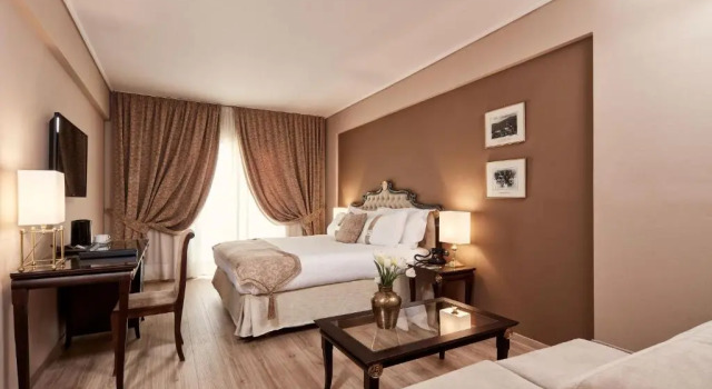 Полулюкс с видом на бассейн Epirus Palace Congress & Spa