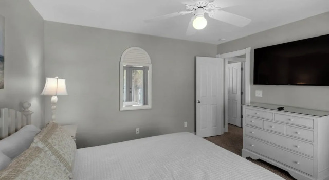 2 Minutes to Beach & Next to Pool - Free Beach Setup, Sleeps 12