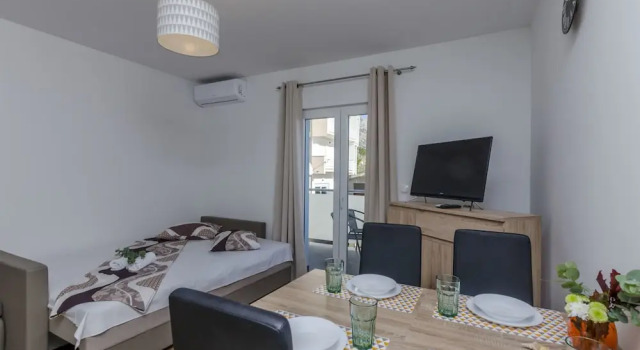 Apartments Lorenzo, Rezerwuj Apartament Hotele w Split-Dalmatia County z parkingiem, Parking