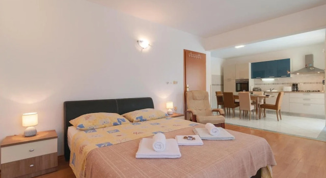 Awesome Home in Kastel Stari With Wifi and 3 Bedrooms, Забронировать Отель Отели Каштел Старей 3 звезды, 3*