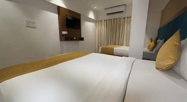 Четырёхместный номер Standard с видом на город Hotel Crystal Palace