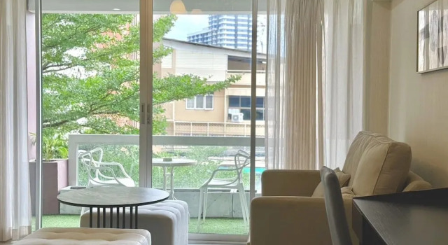 Люкс c 1 комнатой с балконом Baan Sabai Rama IV Apartment