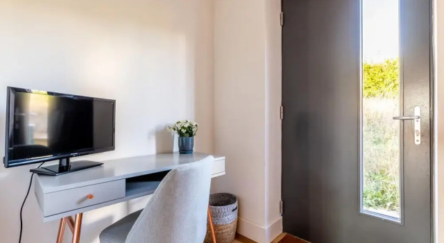 Modern 5 Bedroom Home With Garden Panoramic Views, Забронировать Отель Бизнес-отели Англии, 4* 5*