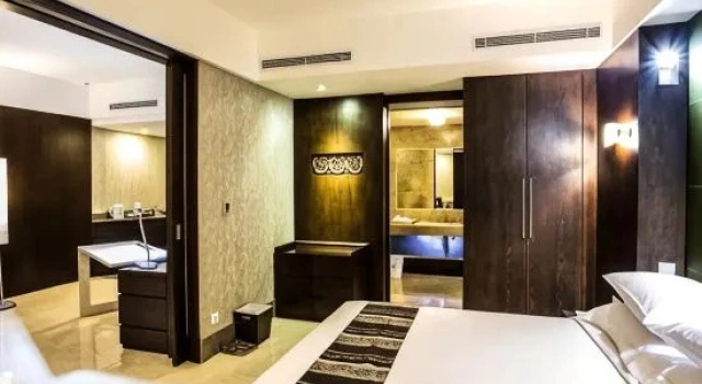 Люкс c 1 комнатой Crown Victoria Hotel Tulungagung