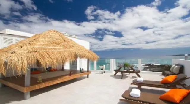 Driftwood Sea front apartment