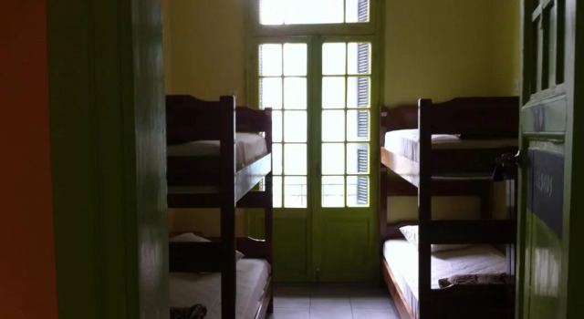 Кровать в общем номере Zeus Hostel