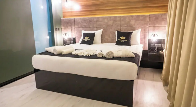 Номер Standard Crown Salamis Hotel