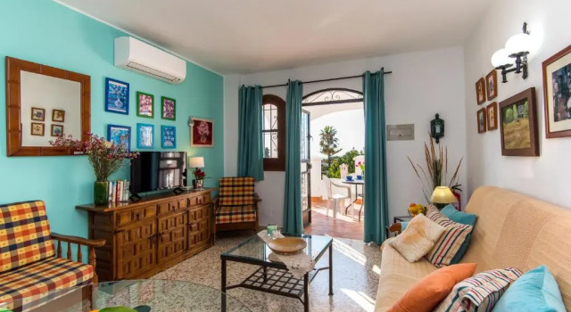 Casa con bellas vistas sobre la bahía de Nerja, Prenota Hotel Hotel a Axarquía con parcheggio, Parcheggio
