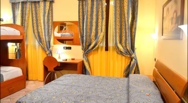 Standard Vierer Zimmer Hotel Anfora