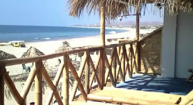 Четырёхместный номер Standard с балконом и рядом с пляжем Las Tortuguitas Bungalows