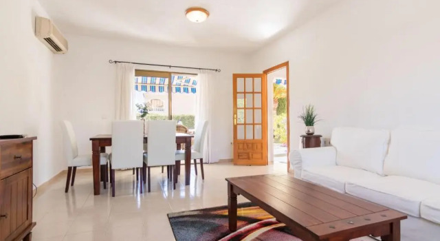 Charming one-floor villa with private pool in Los Balcones, Забронировать Вилла Лос Бальконес 