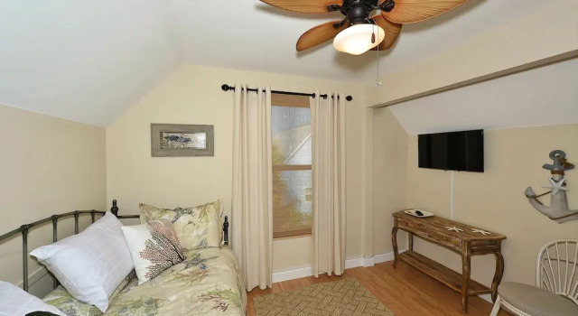 Pelican's Nest 3 Bedrooms 2 Bathrooms Villa, Забронировать Вилла Холмс-Бич Sarasota Area