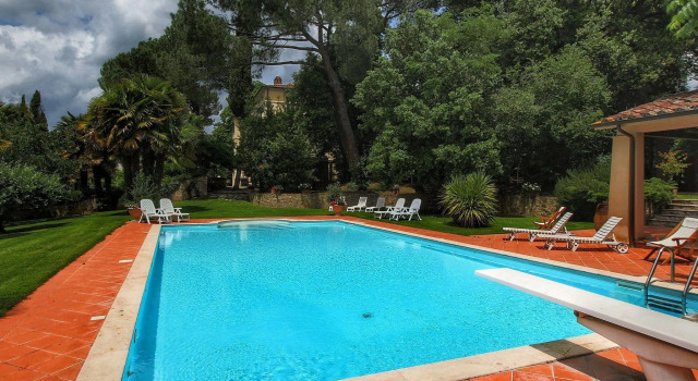 Estate with pool and tennis court in the Tuscan hills, Buchen Sie Villa Villen in Sinalunga, Villa