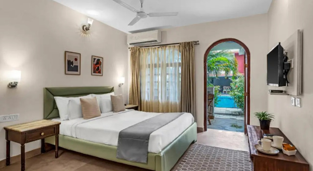 Номер Deluxe с балконом и с видом на бассейн La Vaiencia Beach Resort, Morjim