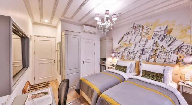9 Doors Hotel