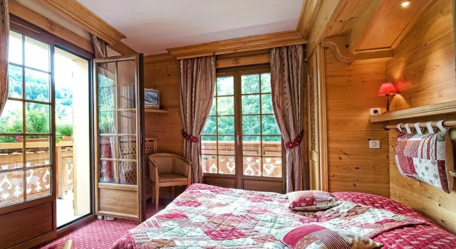 Hotel les Sapins, Забронировать Отель Ла-Клюза Лыжный курорт на озере Анси