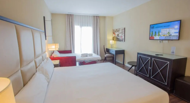 Трёхместный семейный номер Standard Hotel 525