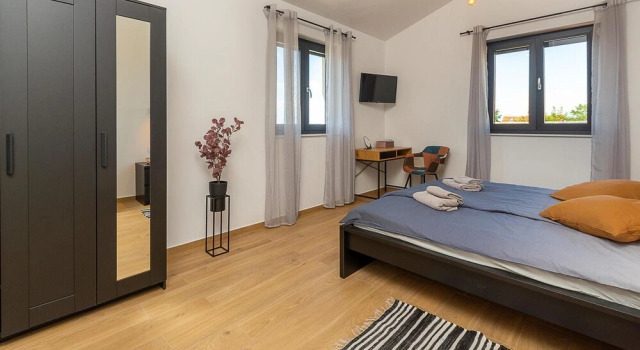 Awesome Home in Tar With Outdoor Swimming Pool, Wifi and 2 Bedrooms, Book Hotel Hoteller i Tar med pool, Swimmingpool