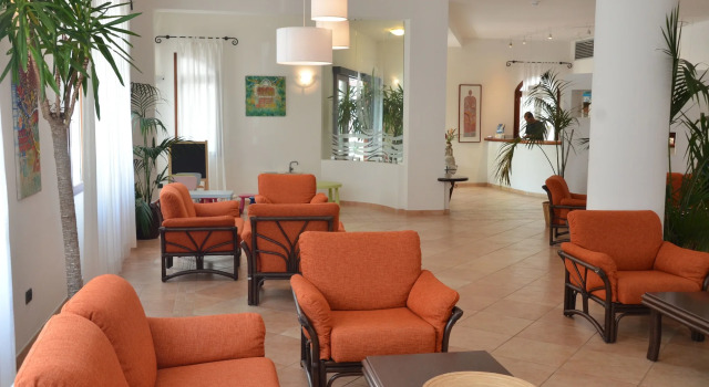 Hotel Gabbiano Beach, Varaa Hotelli Hotellit Vieste uima-altaalla, Uima-allas