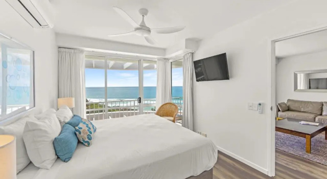Апартаменты La Mer Sunshine Beachfront