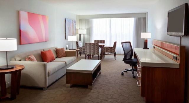 Люкс Delta Hotels by Marriott Toronto Airport & Conference Centre