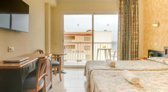 Трёхместный номер Standard BLUESEA Coral Beach