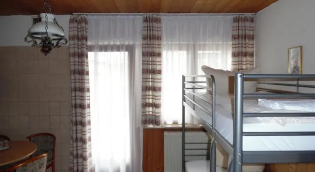 Четырёхместный номер Standard с видом на сад Hotel Edelweiß