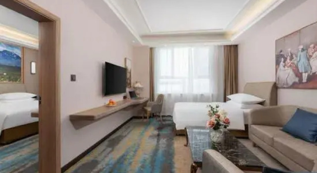 Люкс Deluxe Vienna International Hotel (Urumqi Wanda High-speed Railway Station)