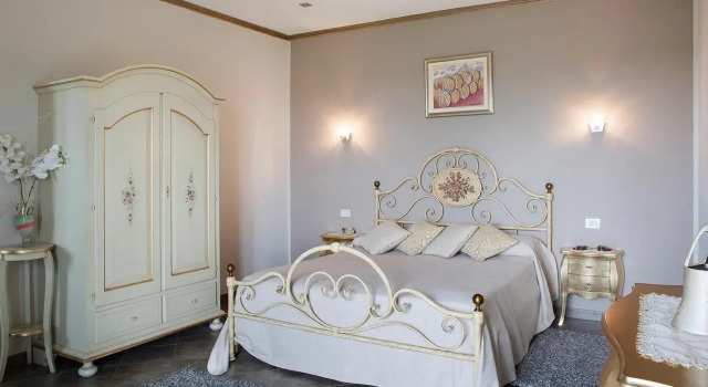 Casa Nicolini, Book Hotel Barbaresco Langhe