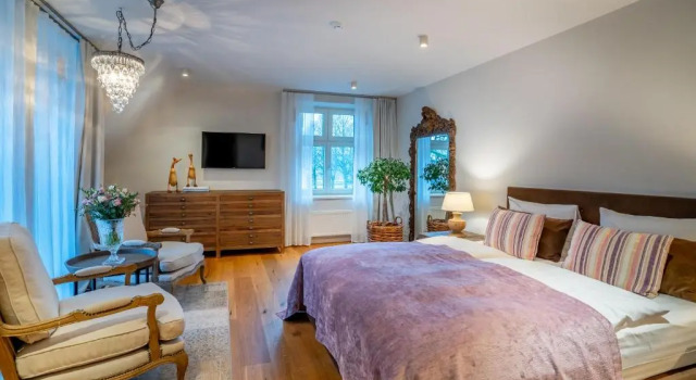 Полулюкс Frost Boutique Hotel