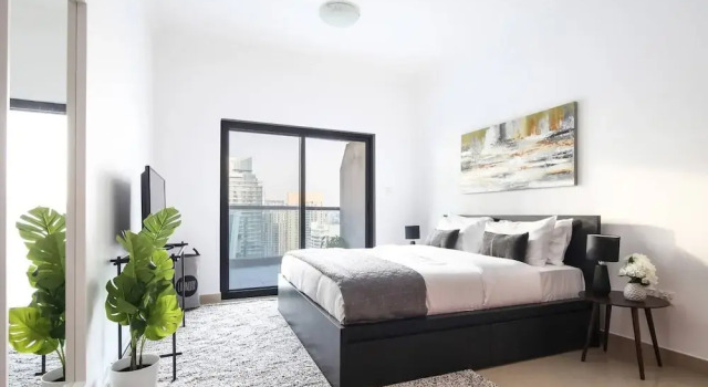 Modern 1BR w/ Gorgeous Marina Views! Sleeps 3, Забронировать Апартаменты/квартира Апартаменты Эмирата Дубая, рядом с Dubai Marina Yacht Club, Апартаменты/квартира