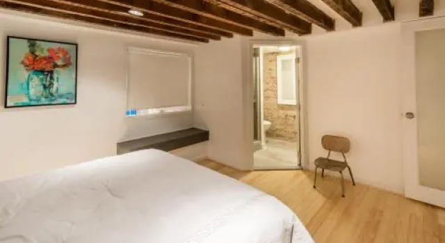 LazyKey Suites - Stylish 2BD Loft in the Heart of Old City
