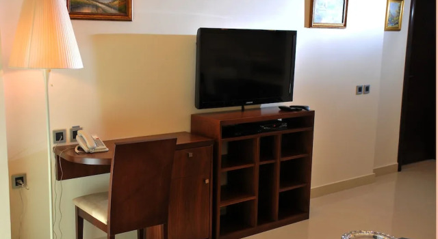 Люкс с 2 комнатами с балконом Dolphin Royal Suites