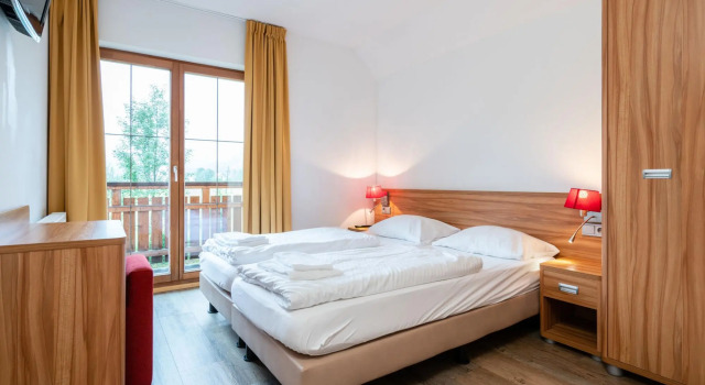 Beautiful Chalet in Obertraun With Garden, Prenota Chalet Hotel a Alta Austria con piscina, Piscina