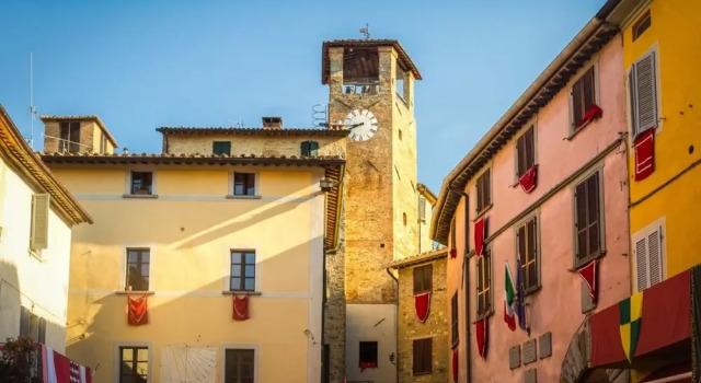 House With 2 Bedrooms in Montone, With Furnished Garden and Wifi, Rezervovat Hotel Hotely v Montone s parkováním, Parkování