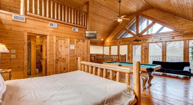 Secret Romance, 2 Bedrooms, Sleeps 8, Pool Table, Hot Tub, Arcade