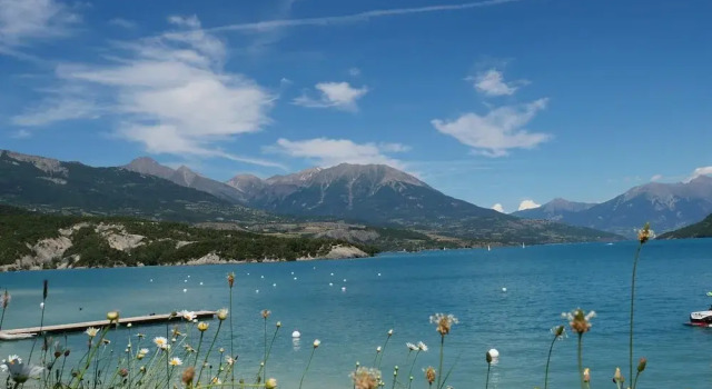 Апартаменты Chorges Lakeside Stay With a Fireplace