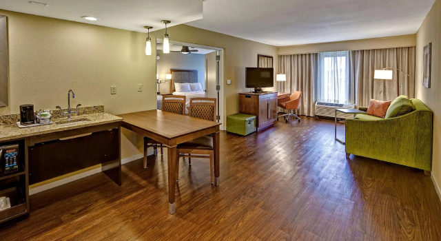 Четырёхместный люкс Hampton Inn and Suites Asheville Airport