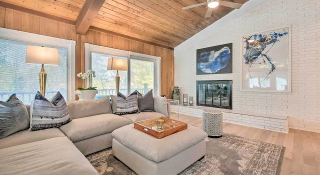 Serene Home w/ Fire Pit, Deck & Easy Access to ATL, Book Feriehus Villaer i Marietta, Villa