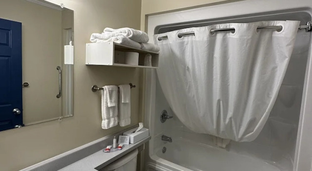 Номер Standard Travellers Inn