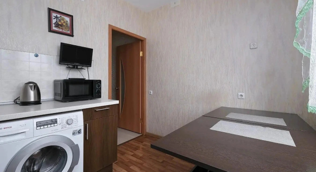 Трёхместные апартаменты c 1 комнатой с балконом и с красивым видом из окна Апартаменты рядом с Аэропотом Покрышкина Спортивная 3