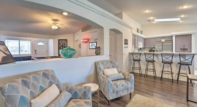 Central Lake Havasu City House: Grill & EV Charger