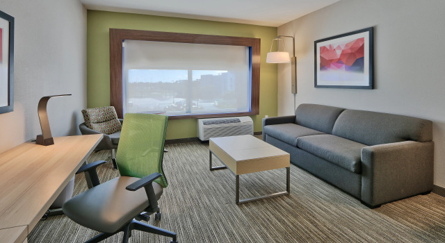 Holiday Inn Express & Suites - Roswell by IHG, Забронировать Отель Отели Розуэлл с парковкой, рядом с Военный институт Нью-Мексико, Парковка