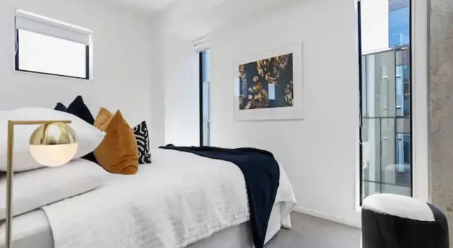 Stunning Modern 2BR -Perfect Location Zodiak Stays, Забронировать Дом для отпуска Окленд регион Окленд, рядом с Westhaven Marina