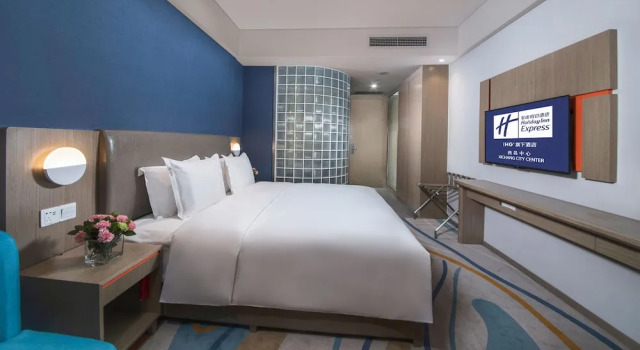 Двухместный номер Standard с видом на восход Holiday Inn Express - Xichang City Center by IHG