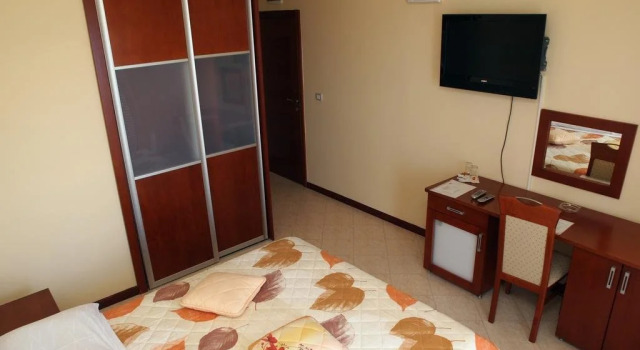Hotel R, Book Hotel Hotels in Bar with Parking, Parking