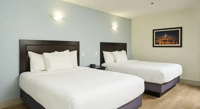 Четырёхместный номер Deluxe Canad Inns Destination Centre Fort Garry