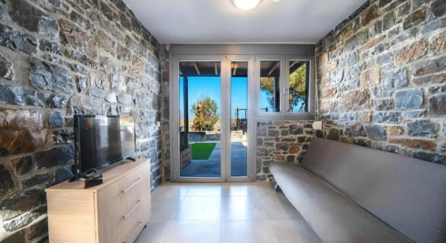 TerraZeus - Stone House Beachfront 1, Забронировать Отель Отели Милатос с парковкой, Парковка