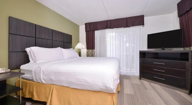 Люкс Holiday Inn Express Hotel & Suites Mooresville - Lake Norman by IHG