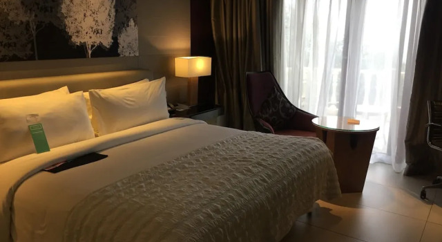 Двухместный номер Standard с балконом Le Méridien Mahabaleshwar Resort & Spa